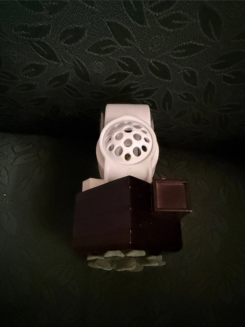 NWT Bath & Body Works Bronze Lantern with White Candles & Green Foliage.